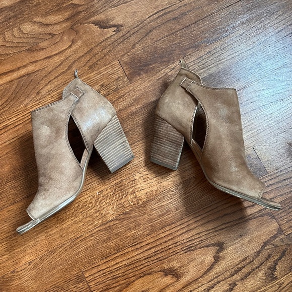 Reposh- size 11 Lucky Brand open toe leather heel - Picture 3 of 3